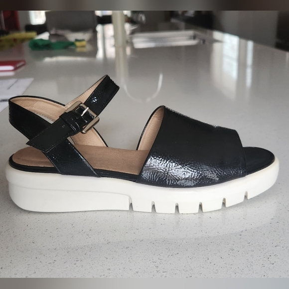 Geox black patent leather platform sandals. Size 39 (8.5) - Picture 2 of 7